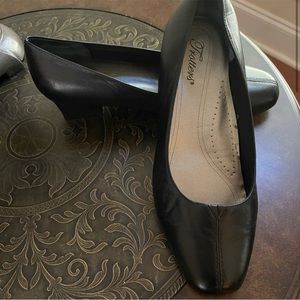 Trotters “Doris” genuine leather- size 10WW